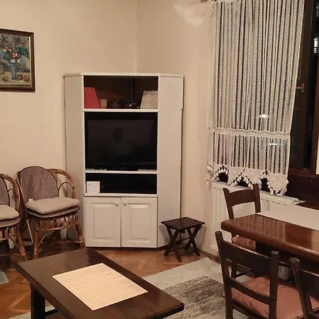 Ela شقة زلاتيبور